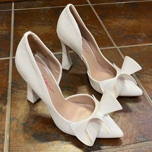 Betsey Johnson Nobble White Glitter Bow Heels